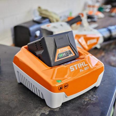 Chargeur de batterie AL 301 Stihl